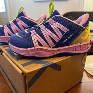Kizik Kids' Vibrant Blue and Pink Sneakers
